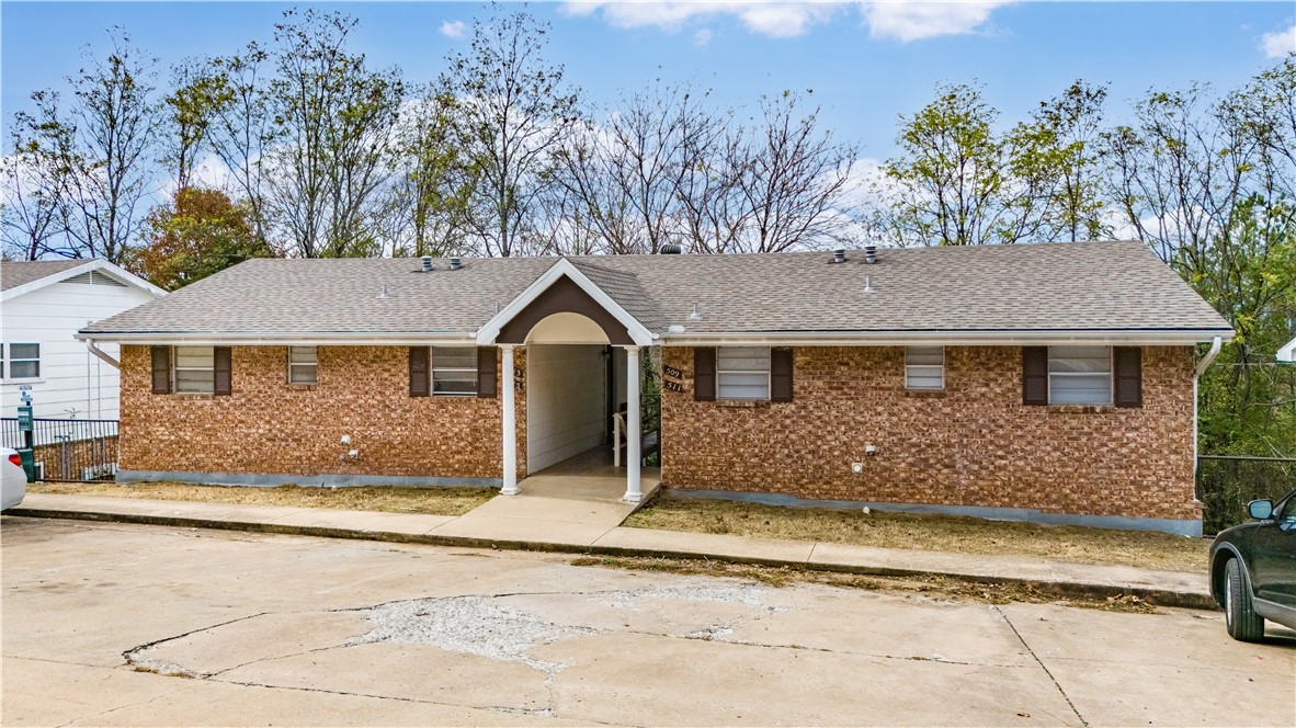 Located less than a mile from the University of Arkansas, this condo is a rare investment opportunity or a primary residence in a high-demand market. With rental rates currently well below market value, there’s strong potential to increase cash flow and value through strategic updates. The location is ideal for both students and professionals, offering steady occupancy and long-term income potential. Please note: photos are not of the exact unit but represent the floor plan and general condition you can expect. This unit is part of a condo association—message for details.