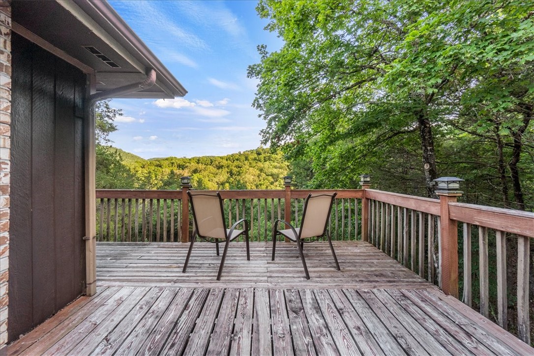 Charming Home with Stunning Ozark Views in Holiday Island.
Nestled at the end of a quiet cul-de-sac on 1.6 acres, this 2,016 sq. ft. home offers peaceful seclusion with breathtaking views of the Ozark Mountains. The main level is completely move-in ready, featuring an open-concept living space and large windows that showcase the stunning natural surroundings. 2 bedrooms and 1 bath provide comfortable accommodations for family and guests.
The lower level is ready to be finished, allowing you to customize it to suit your needsācreate a guest suite, game room, or additional living space. With its prime location in Holiday Island, AR, youāll enjoy access to community amenities, including golf course, Table Rock Lake, marina, pool, playground, and hiking trails, all while being just minutes from Eureka Springs.
Donāt miss this opportunity to own a home with incredible potential and unbeatable views! Schedule your private tour today.