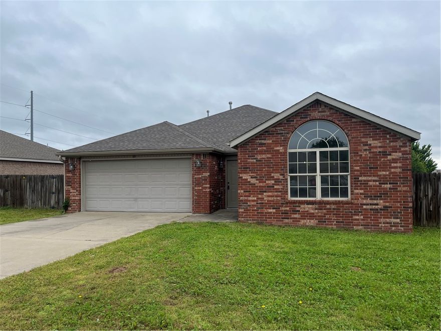Great home with a fully fenced back yard in a desirable location in the Bentonville West school district.