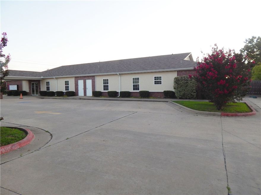 Huge building for multi purpose office, Day Care or Medical facility. Building could convey some furnishings or purchase empty. Convenient ti Bentonville Municipal Airport.