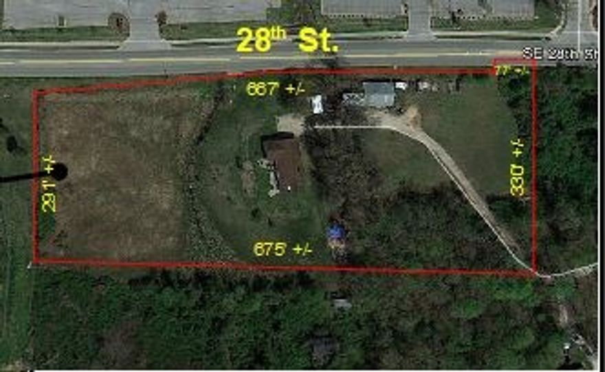 4.73(+/-) acre tract with great visibility from SE 28th St. Great development potential. Newly paved entrance off of SE 28th St. Located by newly built warehouses.