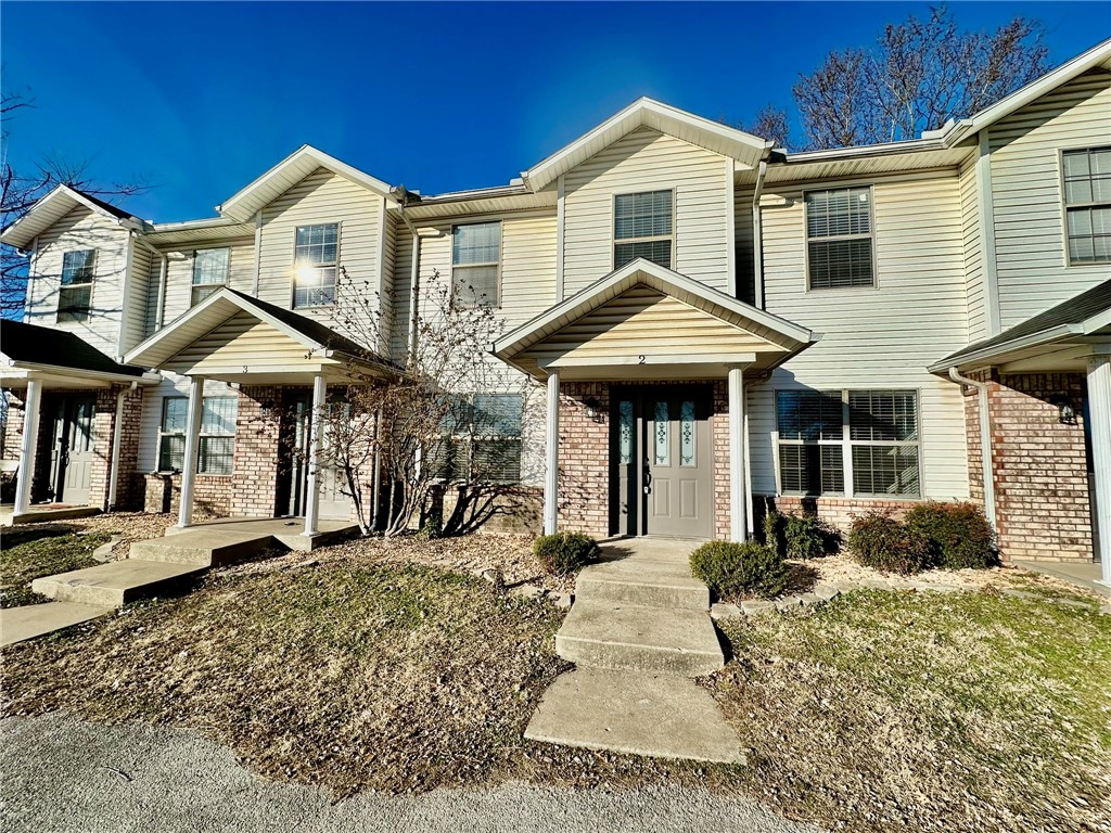 Charming 3-bed, 2-bath home for lease at 1242 SW Elm Tree Rd in Bentonville. This well-maintained property features an open living area, fully equipped kitchen, and a backyard. Located just minutes from downtown Bentonville, you'll enjoy proximity to local shops, dining, and the Crystal Bridges Museum of American Art, all within a 1-mile radius. The Bentonville Public Library and the picturesque Compton Gardens are also nearby, offering a perfect spot for relaxation or a walk. This home is just a short distance from parks, including Lawrence Plaza, and has easy access to major roads for a convenient commute. **$250 non-refundable pet fee.**