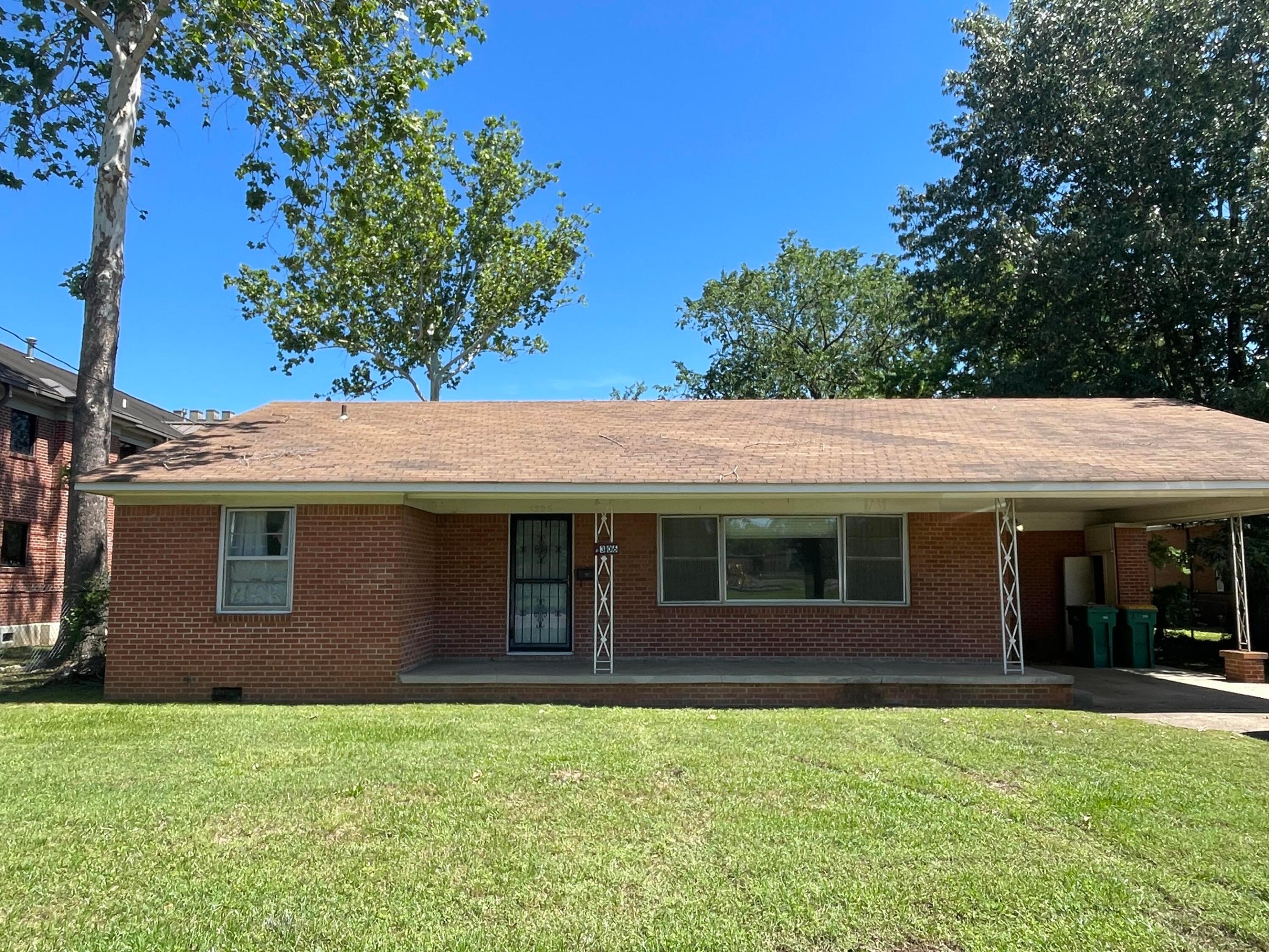 Photo 1 of 5 — 1306 W Main Street, Russellville, AR 72801