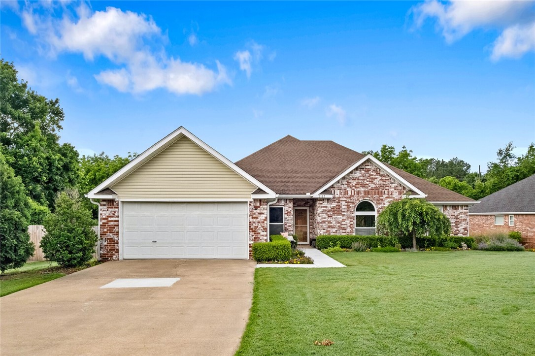 Introducing this charming 4 bed, 2 bath home, perfectly located in East Fayetteville within walking distance to Vandergriff Elementary and McNair Middle school. Also, conveniently located to shopping centers and restaurants. This property is a dream come true for families seeking convenience and comfort.
As you step inside, you'll be greeted by two spacious living areas, providing ample space for relaxation and entertainment. The highlight of this home is the double-sided fireplace, which adds a touch of warmth and elegance to both living spaces.
Additionally, this home features a bonus room that can be utilized as a study, home office, or even a playroom for the little ones. The property boasts an irrigation system, ensuring a lush and well-maintained yard all year round.
With its move-in ready condition, this home is perfect for families with children, offering a safe and welcoming environment. Don't miss the opportunity to make this house your home!