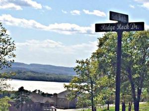 Stunning lake and mountain views! Imagine having your dream home in an exclusive neighborhood and every direction you look, you see the beauty of the Arkansas River Valley! Just minutes from the interstate and town, but in a beautiful, secluded community.