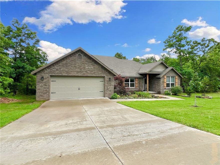Built in 2022, this beautifully designed 3-bedroom, 2-bath home offers 2,032 sq ft of stylish living in a sought-after Bella Vista location, just minutes from Lake Loch Lomond. Enjoy nearby outdoor recreation with Tiree Park, boat ramp, and the Highlands Golf Course close by. The split floor plan features hardwood and tile throughout, blending durability and style. The spacious primary suite includes dual vanities, a soaking tub, and a large walk-in closet with direct access to the laundry room. The guest bath also features dual vanities. The open-concept eat-in kitchen flows into the living area, ideal for entertaining, while a formal dining room is perfect for gatherings. The beautifully landscaped yard includes a fenced backyard and covered porch, great for relaxing or hosting. Upgrades include modern light fixtures, ceiling fans, and an upgraded kitchen faucet.