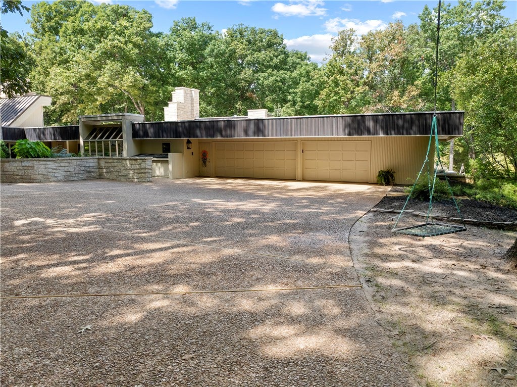 2702 Stonehedge Drive