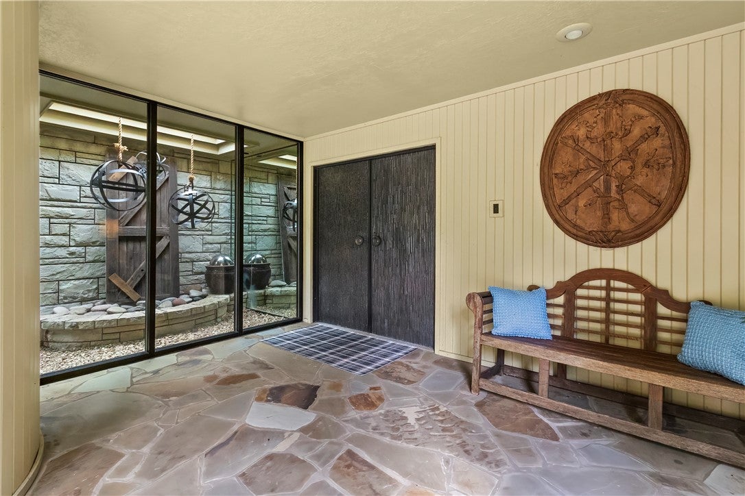 2702 Stonehedge Drive
