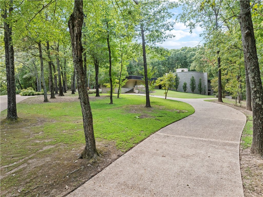 2702 Stonehedge Drive