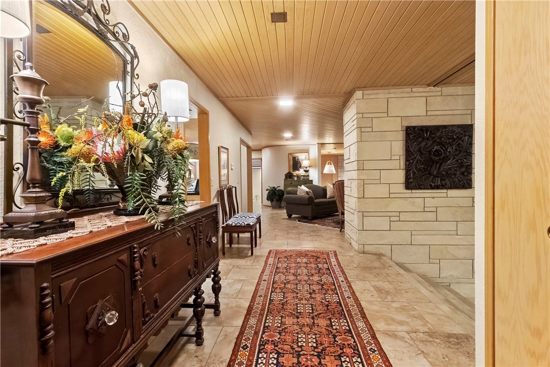 2702 Stonehedge Drive