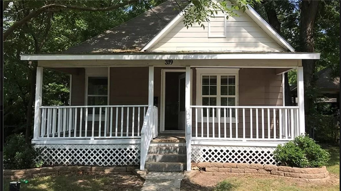 Downtown Rogers! Be a part of the downtown Rogers vibe with this craftsman style home featuring original hard wood flooring and 9 ½ ft ceilings in LR, BDRās Dining Rm and Kitchen. Craftsman style molding throughout. Walkable to shops, restaurants, farmers market, parks and bike trails. With rear alley way access, just off the Railyard Loop Trail, envision adding a detached garage with apartment or short-term rental. Come see whatās happening in the neighborhood and be a part of the art and historic community