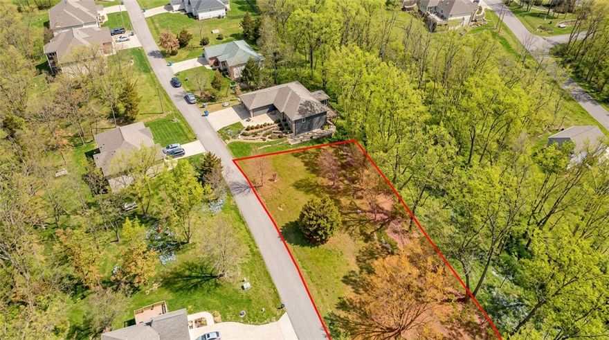 Rare Bella Vista flat lot! This .35-acre homesite is Metfield area. Offering excellent wooded views and provides an ideal, cost-effective building site. City sewer is available at the street—a highly sought-after feature in Bella Vista. Enjoy a true bike-in, bike-out location with direct access to the Back 40 singletrack trail system and the paved Razorback Greenway, both just around the corner and easily reached by bike. Walk to the Metfield Golf Course and Clubhouse featuring pickleball courts, swimming pool, and fitness center. A great opportunity to build your dream home in one of Bella Vista’s most sought-after outdoor lifestyle areas.