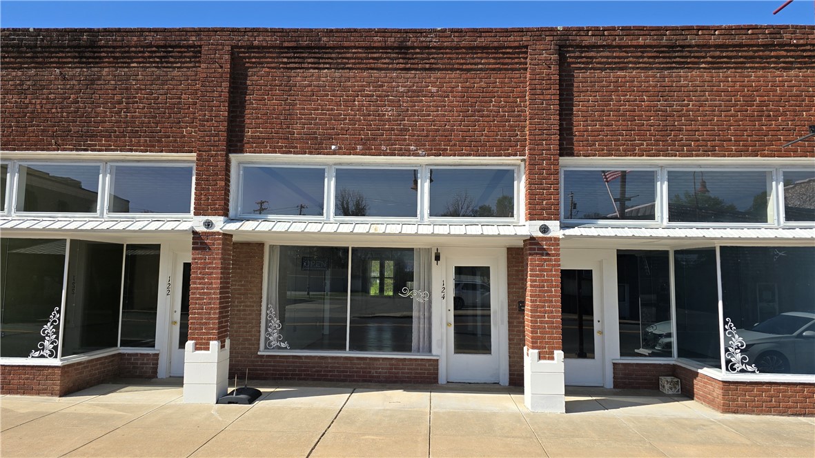 Gentry Orig Gentry - Commercial Lease