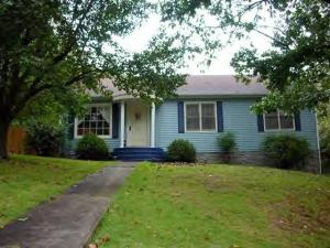 Located in downtown Harrison handy location. Roomy home with fenced back yard, great parking, private access. 3 bedroom 2.5 bath