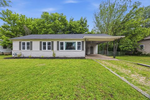 Photo of 1911 W Lawson Street, Fayetteville, AR 72703 (MLS # 1346733)