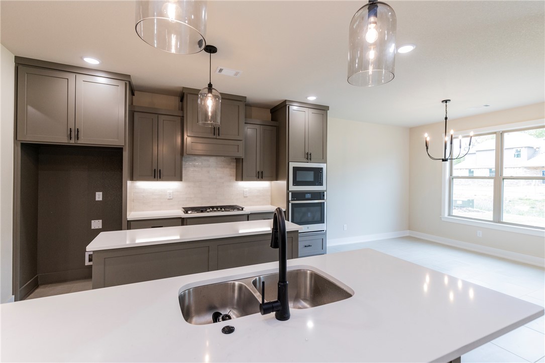 Oak Brook Sub Ph 1 Siloam Spgs - Residential