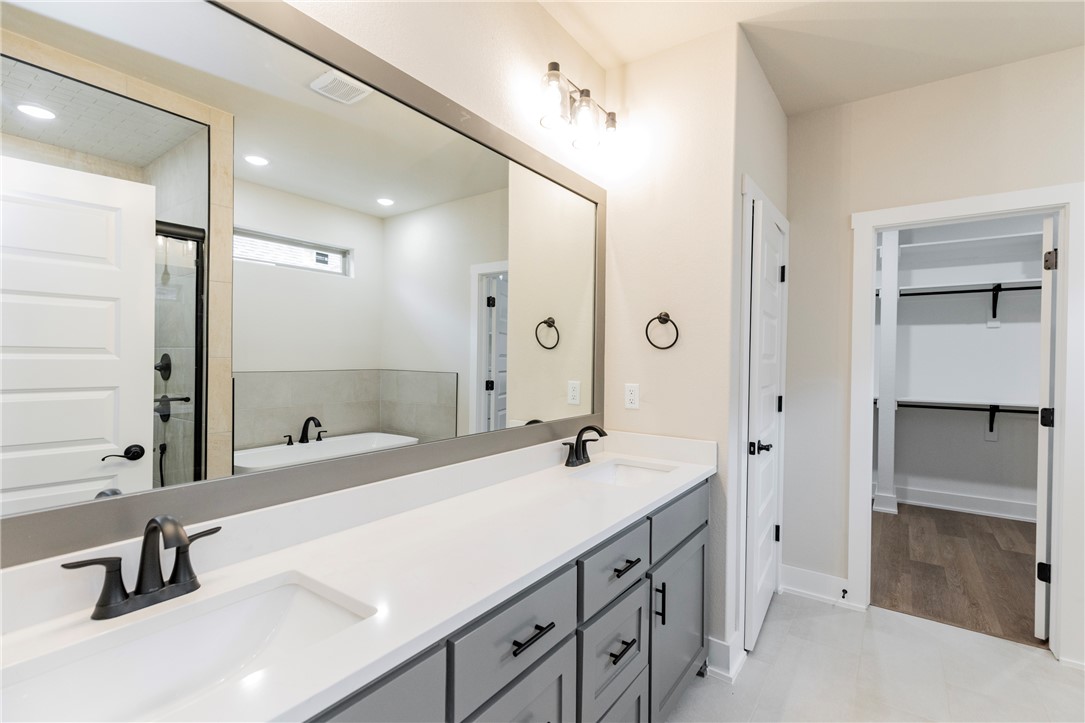 Oak Brook Sub Ph 1 Siloam Spgs - Residential