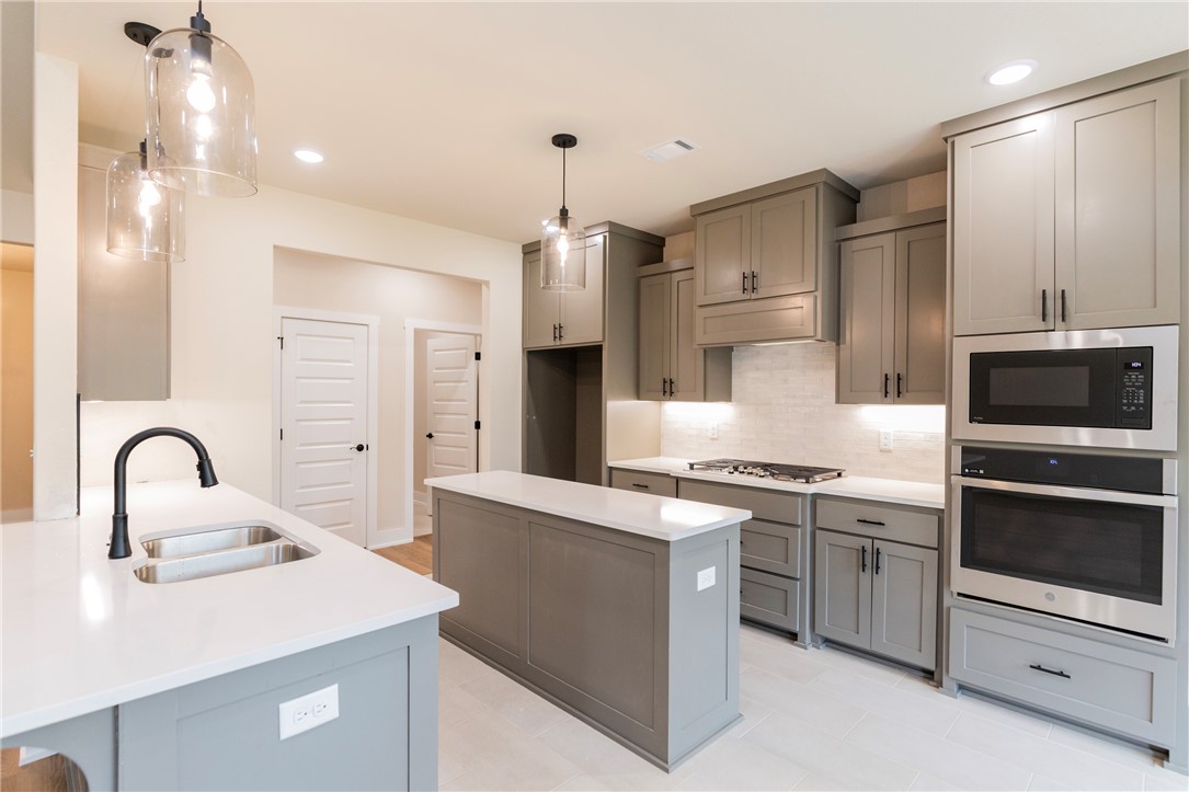 Oak Brook Sub Ph 1 Siloam Spgs - Residential