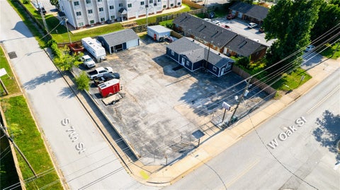 Photo of 700 W Oak Street, Rogers, AR 72756 (MLS # 1354935)