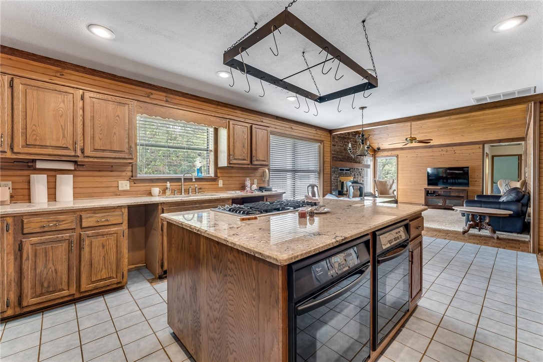 28-16-30 FAYETTEVILLE OUTLOTS - Residential