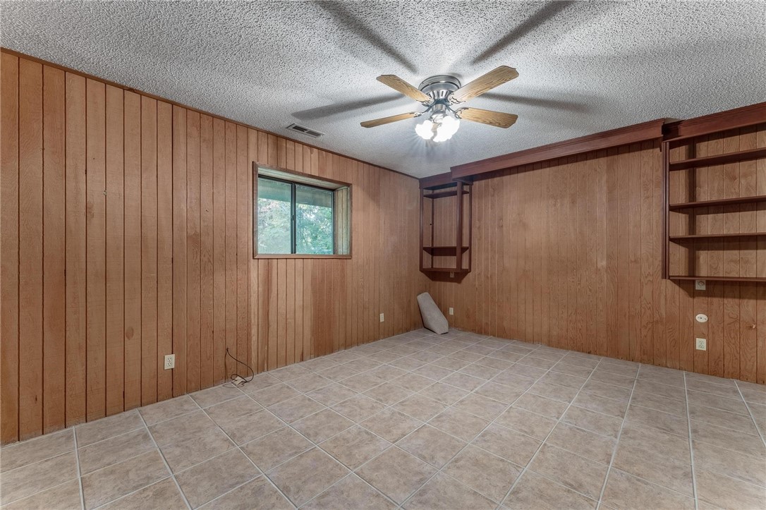 28-16-30 FAYETTEVILLE OUTLOTS - Residential