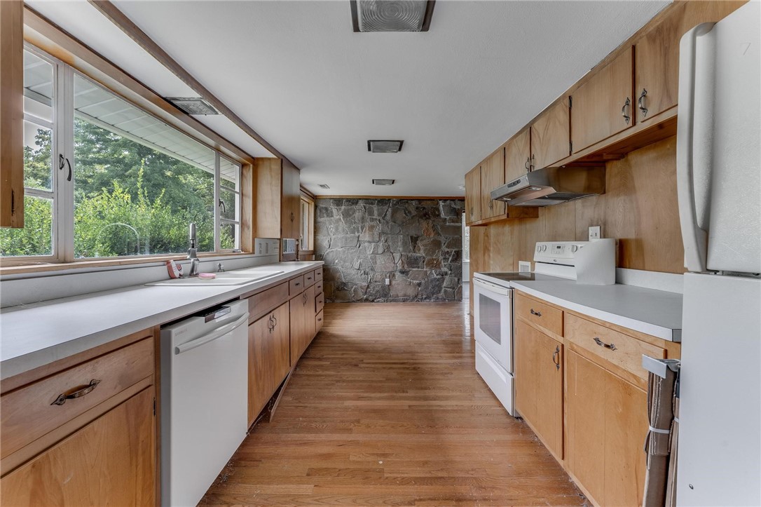 28-16-30 FAYETTEVILLE OUTLOTS - Residential