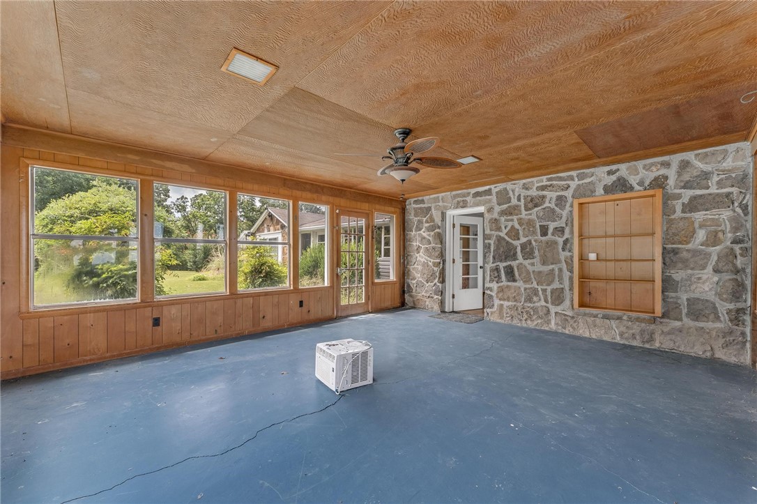 28-16-30 FAYETTEVILLE OUTLOTS - Residential