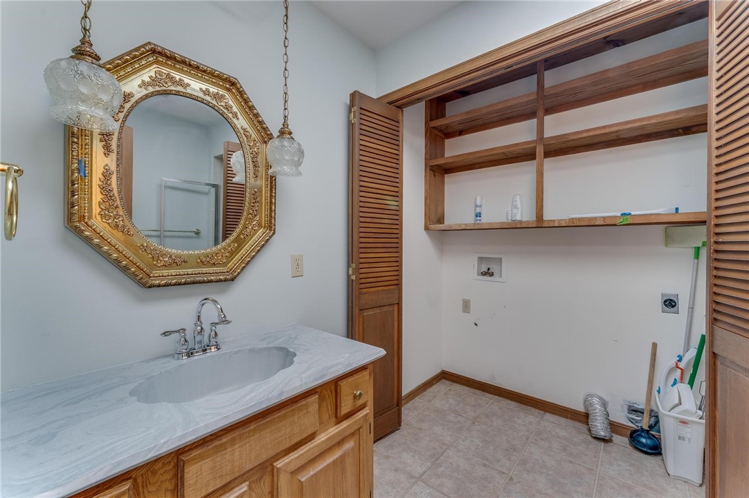 28-16-30 FAYETTEVILLE OUTLOTS - Residential