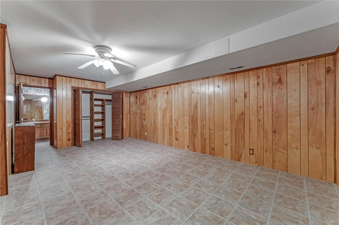 28-16-30 FAYETTEVILLE OUTLOTS - Residential