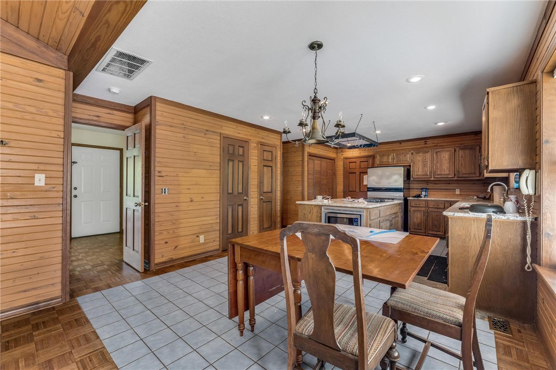 28-16-30 FAYETTEVILLE OUTLOTS - Residential