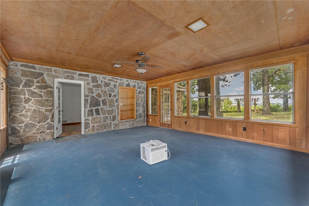 28-16-30 FAYETTEVILLE OUTLOTS - Residential