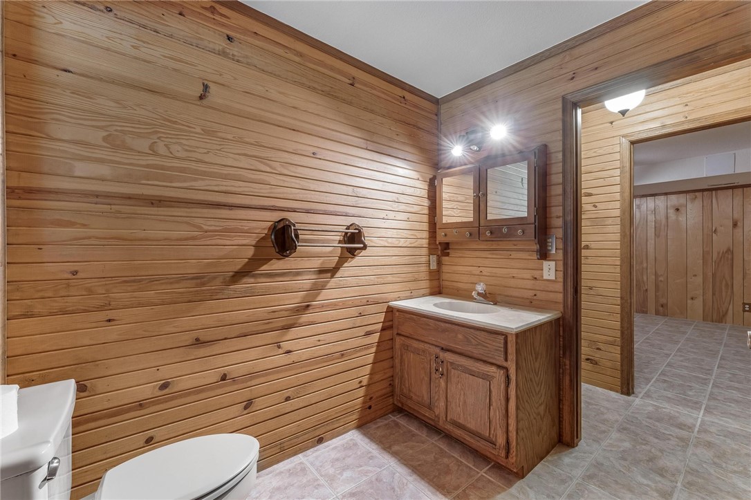 28-16-30 FAYETTEVILLE OUTLOTS - Residential