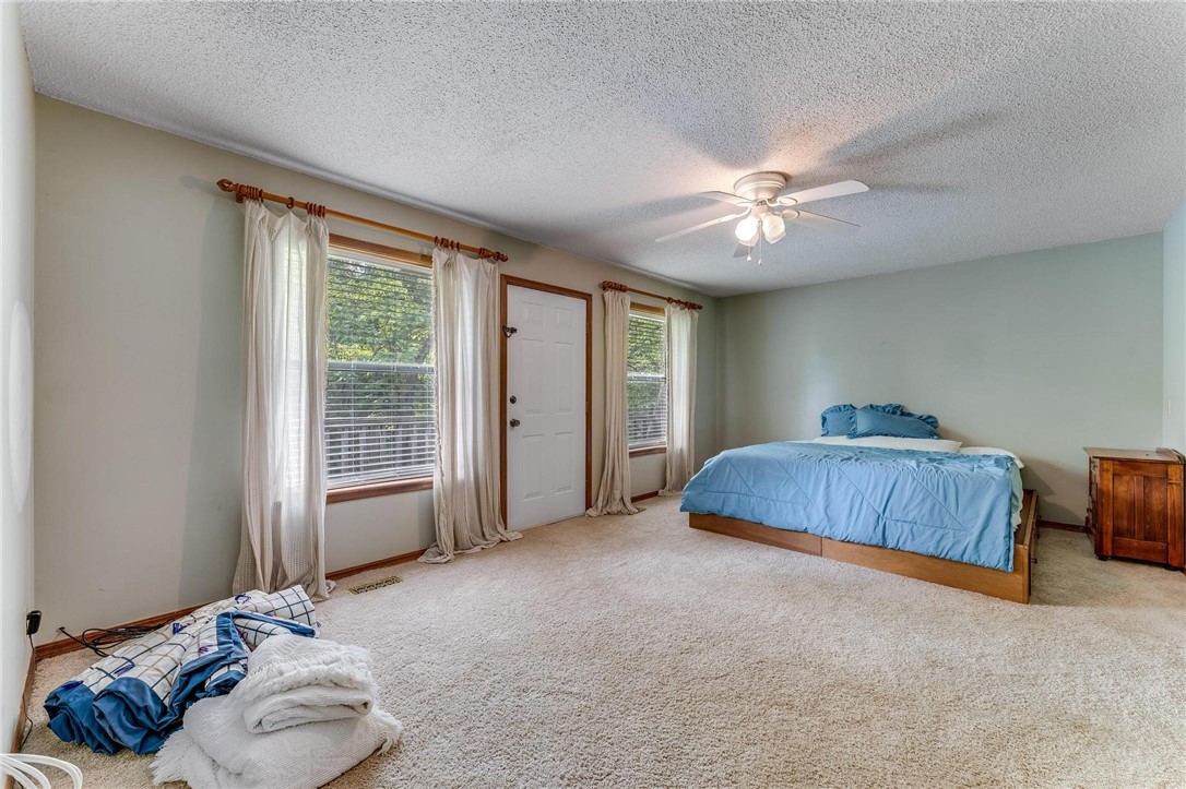 28-16-30 FAYETTEVILLE OUTLOTS - Residential