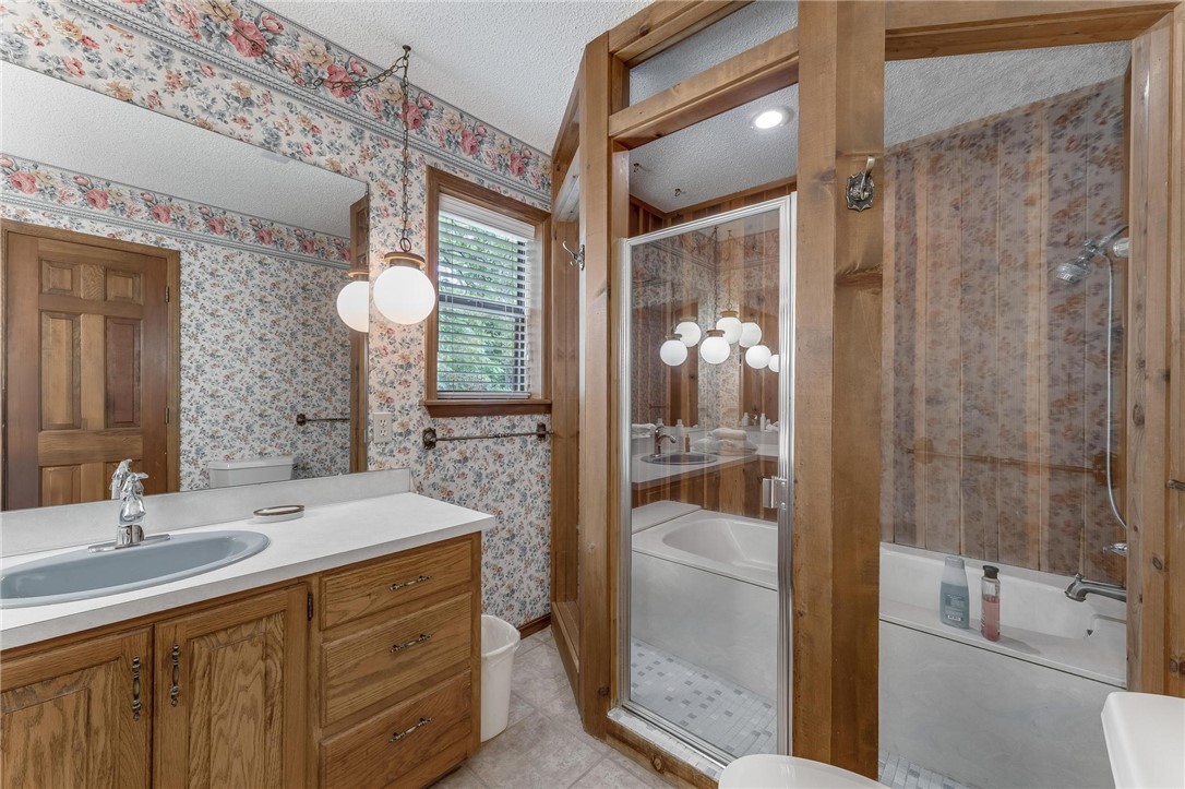 28-16-30 FAYETTEVILLE OUTLOTS - Residential