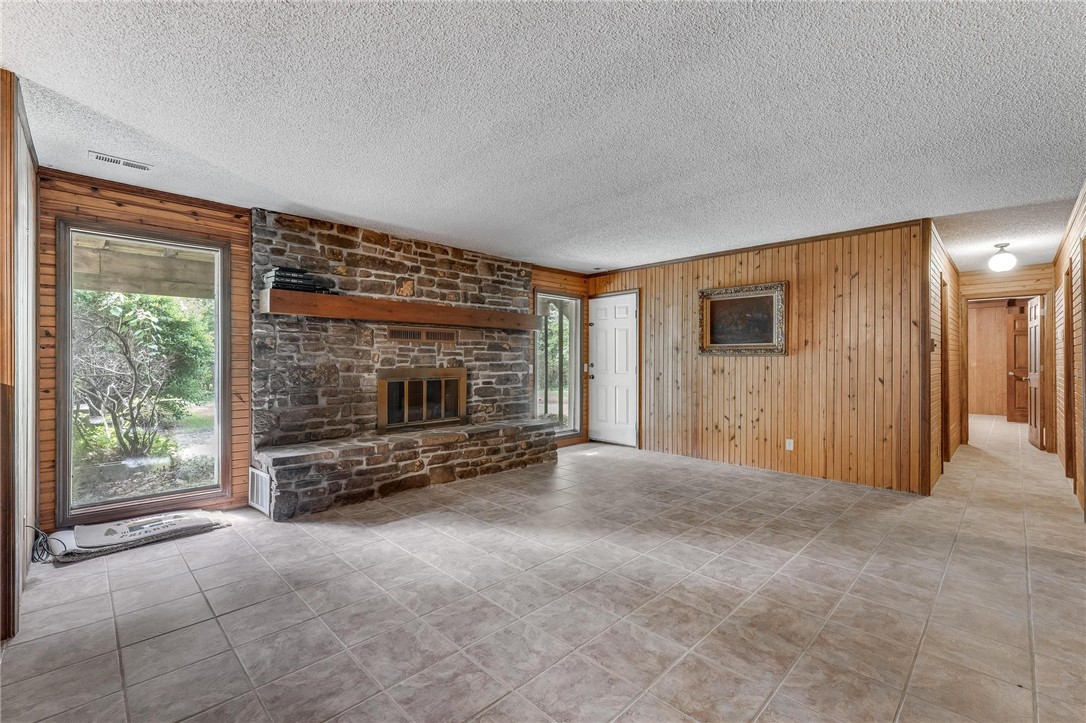 28-16-30 FAYETTEVILLE OUTLOTS - Residential