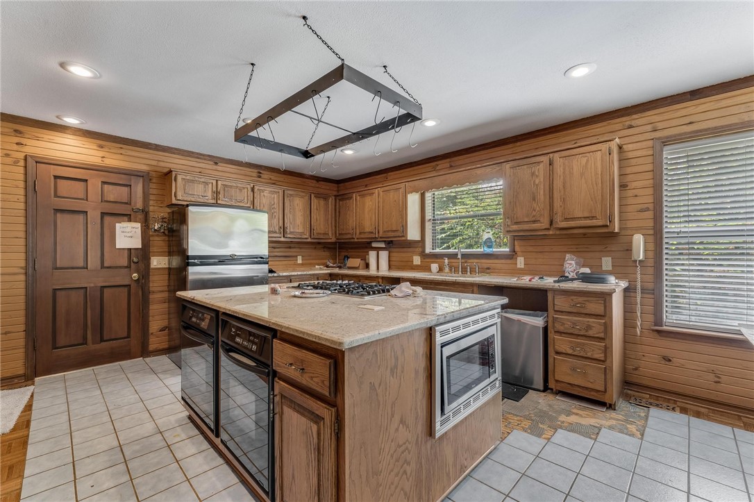 28-16-30 FAYETTEVILLE OUTLOTS - Residential