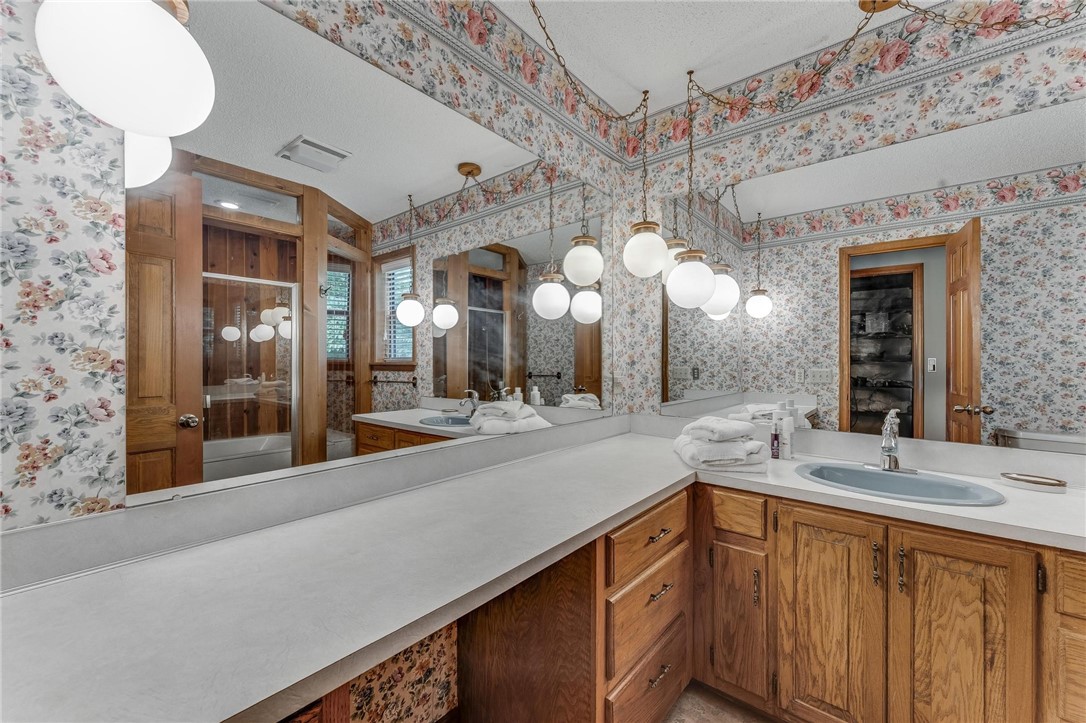 28-16-30 FAYETTEVILLE OUTLOTS - Residential