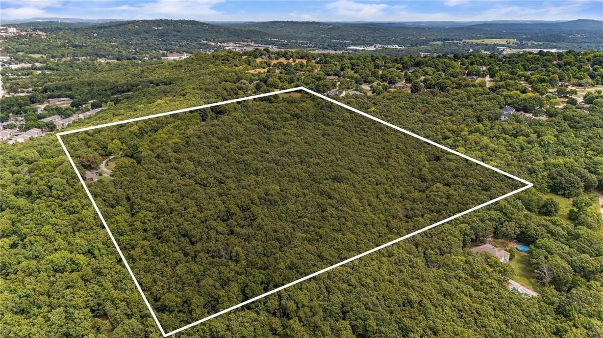 28-16-30 FAYETTEVILLE OUTLOTS - Residential