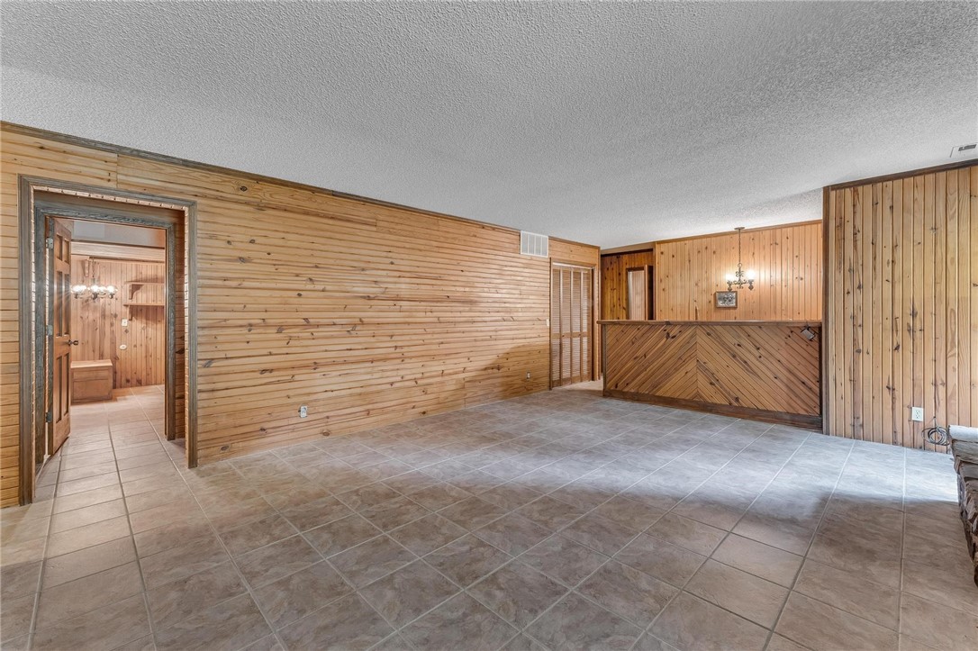 28-16-30 FAYETTEVILLE OUTLOTS - Residential