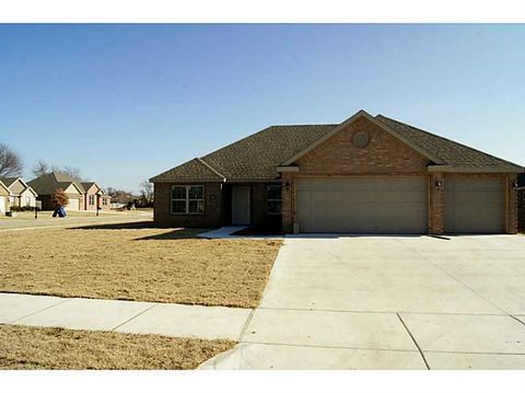 Photo of 1101 SW Eventide Street, Bentonville, AR 72712 (MLS # 1327666)