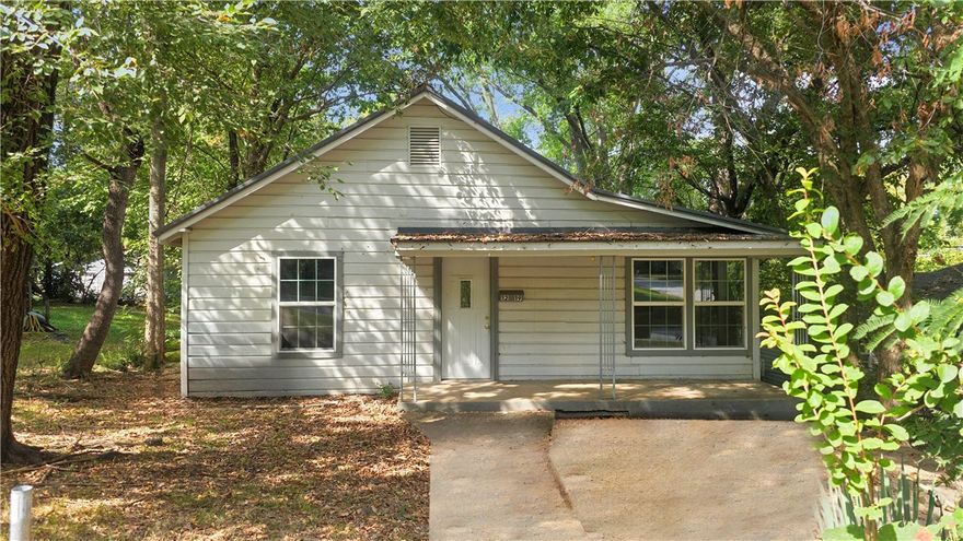 This charming three-bedroom, one-bath house in Harrison, Arkansas, offers a great opportunity for homeowners or investors. The home features a spacious living area, a functional kitchen, and three comfortable bedrooms, ideal for families or guests. While the house is structurally sound, it needs some minor repairs, such as fresh paint, updated flooring, and a few cosmetic touch-ups to restore its full potential.
This property is available for purchase. All bids should be submitted through the appropriate channels. Please submit any pre-auction offers through the appropriate channels. Any post-auction offers will need to be submitted through the appropriate channels. Response within three business days. Buyer's premium may apply.