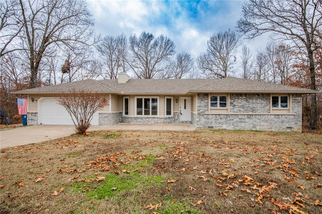 This charming Bella Vista home sits on a minimally sloped corner lot, boasting a serene setting of mature trees. The interior includes 3 bedrooms, 2 full bathrooms and a sunroom that leads to a large deck. Recent upgrades include all new flooring, tile, interior paint, light fixtures, quartz countertops and all new appliances. The large back deck is a great place to enjoy the beautiful, wooded views.