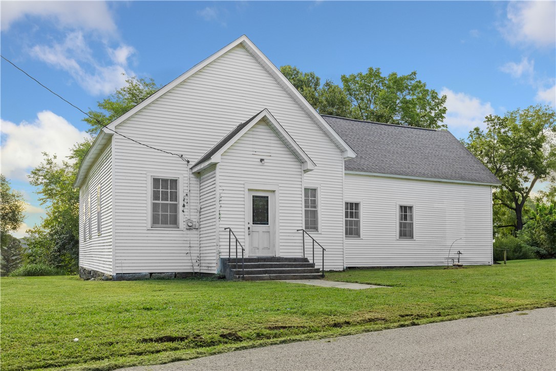 Check out this spacious 2000+ sq ft church on Hog Creek in Valley Springs! Itās got everything you need, including a full kitchen and restrooms, perfect for events and gatherings. Youāll love the traditional sanctuary and the welcoming fellowship hall. Plus, it has a newer asphalt roof and has been recently updated with central heating and air conditioning, ensuring comfort no matter the season. Donāt miss this fantastic opportunity!