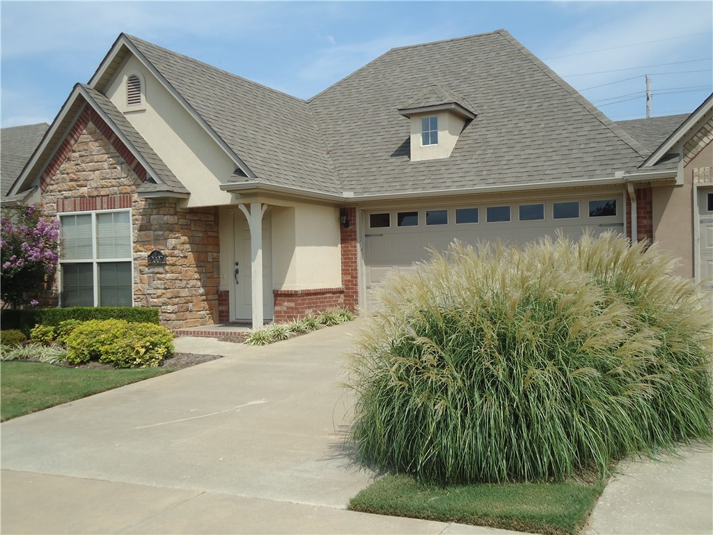 Great home 2 bed 2 bath 2 car garage