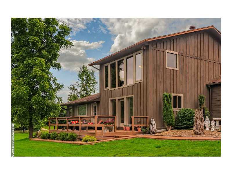 Own your own private 7.5 acre peninsula with 1600 ft. of shoreline on Beaver Lake. Enjoy the exquisite views and the Olympic size swimming pool w/2 diving boards. The kitchen has custom cherry wood cabinets with lots of storage in the kitchen, plus Viking,appliances. The property is just a short boat ride from Prairie Creek marina. A luxurious retreat with views, easy access and so many possibilities!