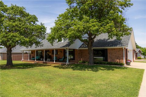 Photo of 2506 Oak View Drive, Springdale, AR 72762 (MLS # 1347398)