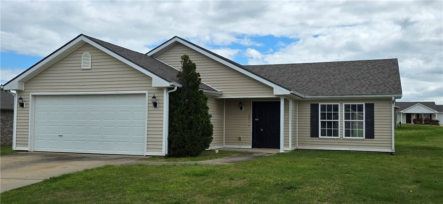 Nice 3BR/2BA - 1,328 SF home on a nearly level lot in subdivision conveniently located in Prairie Grove. This house has a 2-car garage and a covered back patio.