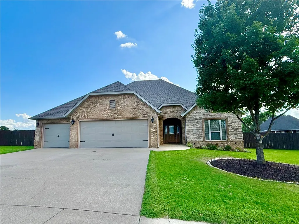 Farmington, Arkansas 72730, United States, 4 Bedrooms Bedrooms, ,3 BathroomsBathrooms,Residential,Active,165853