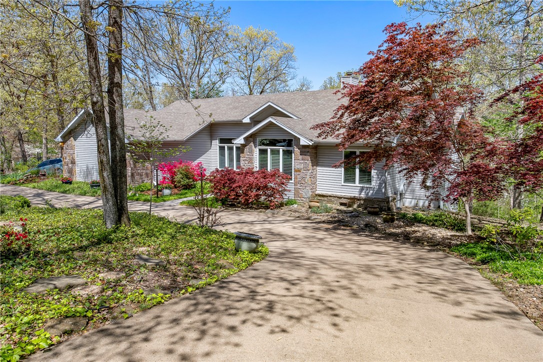 Lake Rayburn Lakefront - Quality built smart home. Light and airy, beautiful windows and glass which add to the classic archectural details of the meticulously maintained home. 2 carage garage with golf cart bay. Bonus room not counted in the square foot can serve as a hobby room or office. Chef's Kitchen! You will love the modern, open floor plan that is great for entertaining.