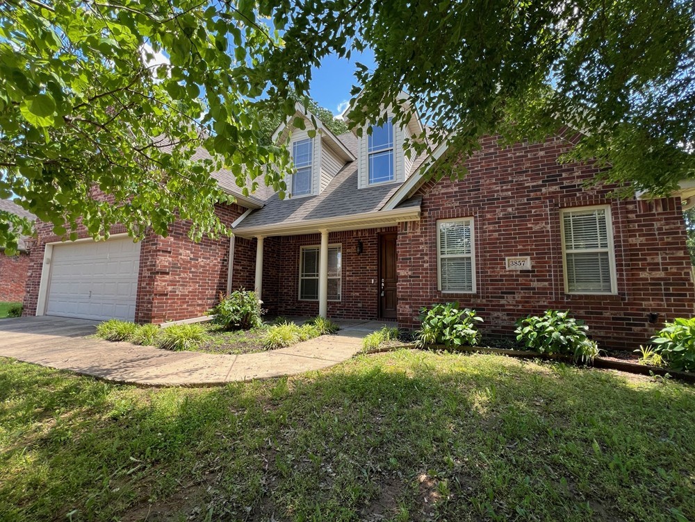 Nice home in a great location! Home features 3 bedrooms, 2.5 bath, bonus room which could be used as a 4th bedroom, 2 car garage, large master bedroom and bath complete with jacuzzi tub and separate shower, high ceilings in the living room with wood floors and gas log fireplace, formal dinning, all new carpet upstairs, fresh new paint , and fenced in yard with pergola covered back patio for grilling/entertaining. Home comes with all appliances.
